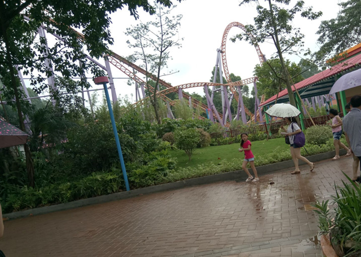 驚險(xiǎn)刺激的十環(huán)過(guò)山車 驚險(xiǎn)刺激的十環(huán)過(guò)山車